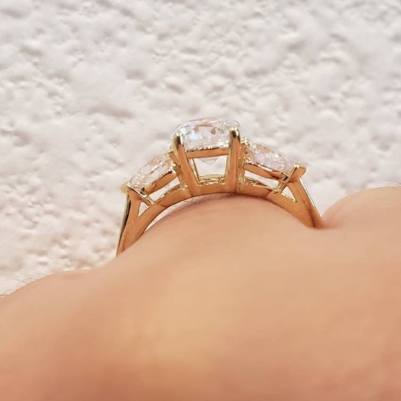 2 Ct 14K Yellow Gold Round Heart 3 Stone